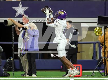 Thumbnail 1 in Shiner @ Muenster (UIL 2A Division II Football Final) photogallery.