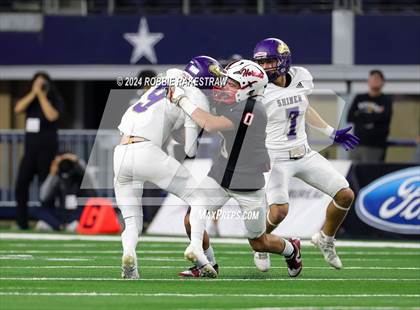 Thumbnail 2 in Shiner @ Muenster (UIL 2A Division II Football Final) photogallery.