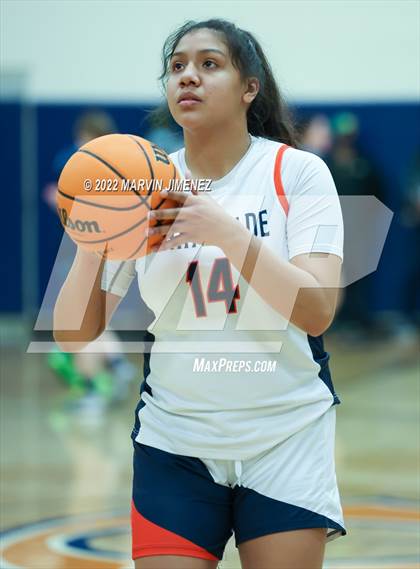 Thumbnail 3 in Chaminade vs Camarillo photogallery.