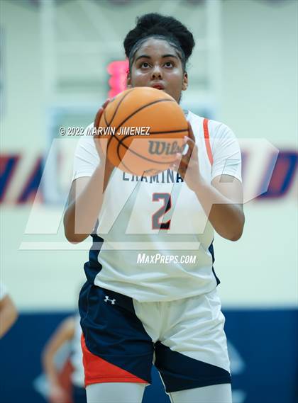 Thumbnail 3 in Chaminade vs Camarillo photogallery.