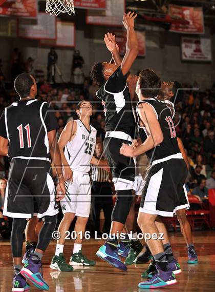 Thumbnail 3 in Centennial vs. De La Salle (Nike Extravaganza) photogallery.
