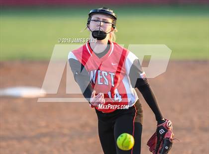 Thumbnail 3 in West @ Lorena photogallery.
