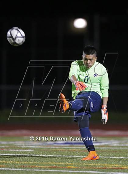 Thumbnail 3 in Marin Academy vs. Ygnacio Valley (CIF NCS D3 Final) photogallery.