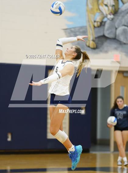 Thumbnail 1 in Clarkston @ Stoney Creek photogallery.