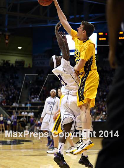Thumbnail 1 in Pueblo East vs. Denver South (CHSAA 4A Final) photogallery.
