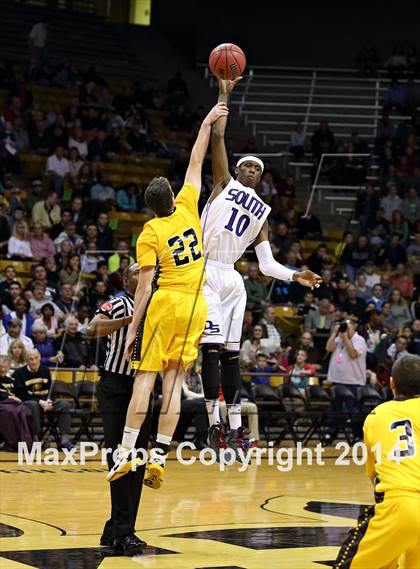 Thumbnail 2 in Pueblo East vs. Denver South (CHSAA 4A Final) photogallery.