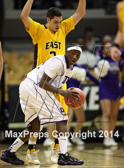 Thumbnail 3 in Pueblo East vs. Denver South (CHSAA 4A Final) photogallery.