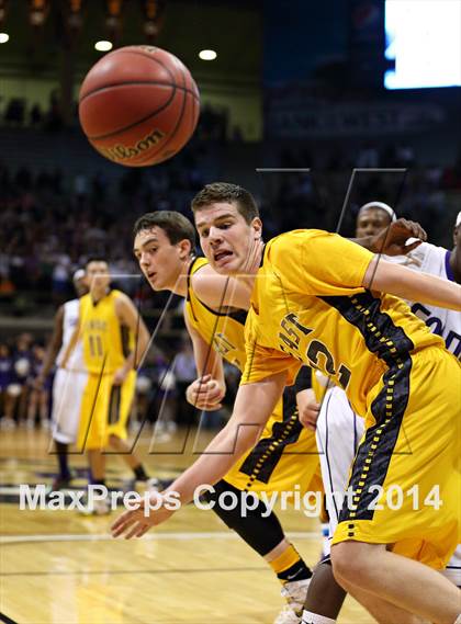 Thumbnail 2 in Pueblo East vs. Denver South (CHSAA 4A Final) photogallery.
