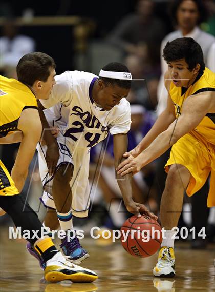 Thumbnail 2 in Pueblo East vs. Denver South (CHSAA 4A Final) photogallery.