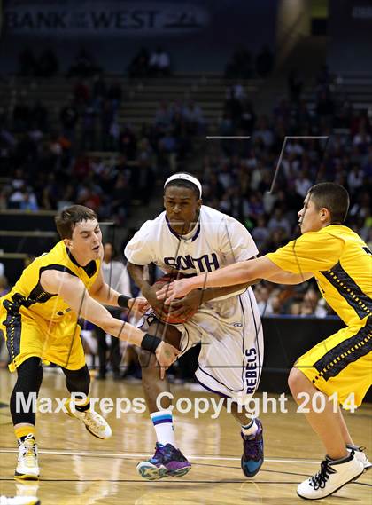 Thumbnail 1 in Pueblo East vs. Denver South (CHSAA 4A Final) photogallery.