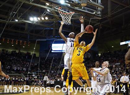 Thumbnail 1 in Pueblo East vs. Denver South (CHSAA 4A Final) photogallery.