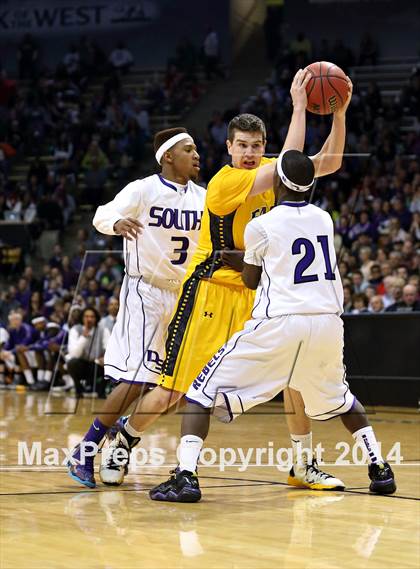 Thumbnail 2 in Pueblo East vs. Denver South (CHSAA 4A Final) photogallery.