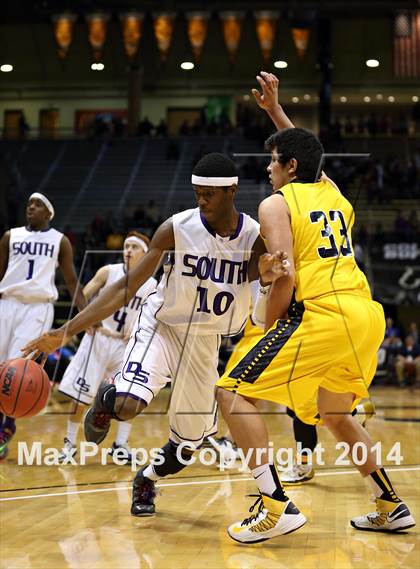 Thumbnail 1 in Pueblo East vs. Denver South (CHSAA 4A Final) photogallery.