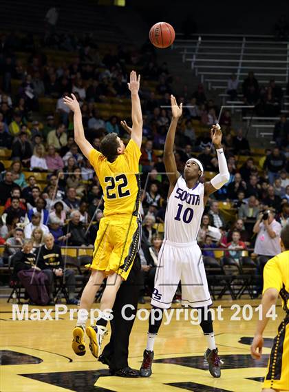 Thumbnail 1 in Pueblo East vs. Denver South (CHSAA 4A Final) photogallery.