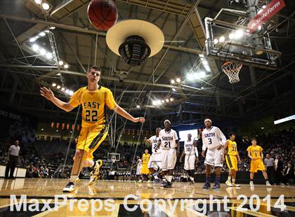 Thumbnail 3 in Pueblo East vs. Denver South (CHSAA 4A Final) photogallery.