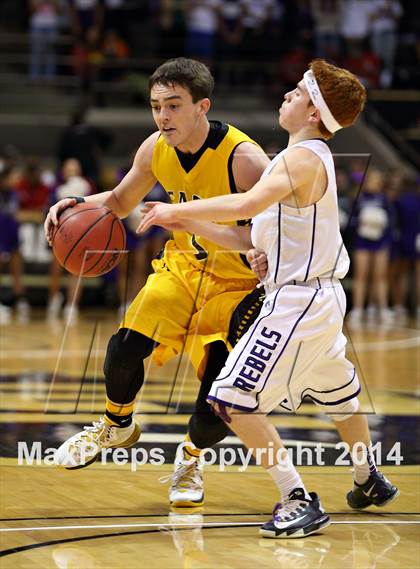 Thumbnail 3 in Pueblo East vs. Denver South (CHSAA 4A Final) photogallery.