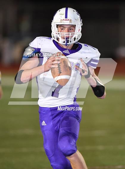 Thumbnail 2 in Jacksboro vs. Henrietta (UIL 3A Division 2 Region 2 Bi-District) photogallery.