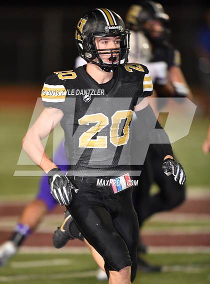 Thumbnail 2 in Jacksboro vs. Henrietta (UIL 3A Division 2 Region 2 Bi-District) photogallery.