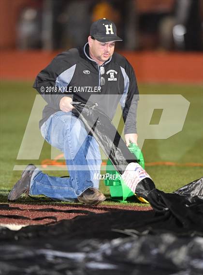 Thumbnail 2 in Jacksboro vs. Henrietta (UIL 3A Division 2 Region 2 Bi-District) photogallery.