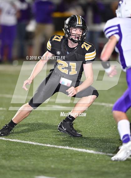 Thumbnail 2 in Jacksboro vs. Henrietta (UIL 3A Division 2 Region 2 Bi-District) photogallery.