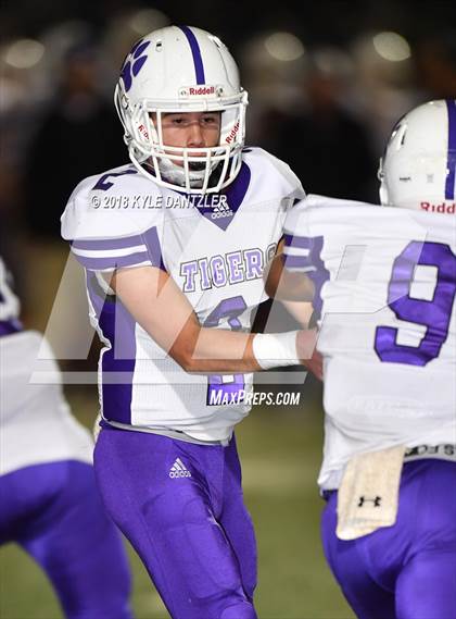 Thumbnail 1 in Jacksboro vs. Henrietta (UIL 3A Division 2 Region 2 Bi-District) photogallery.