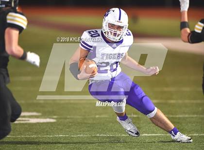 Thumbnail 2 in Jacksboro vs. Henrietta (UIL 3A Division 2 Region 2 Bi-District) photogallery.