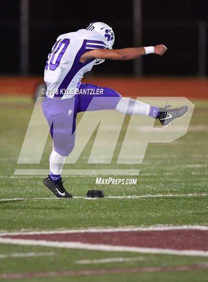Thumbnail 2 in Jacksboro vs. Henrietta (UIL 3A Division 2 Region 2 Bi-District) photogallery.