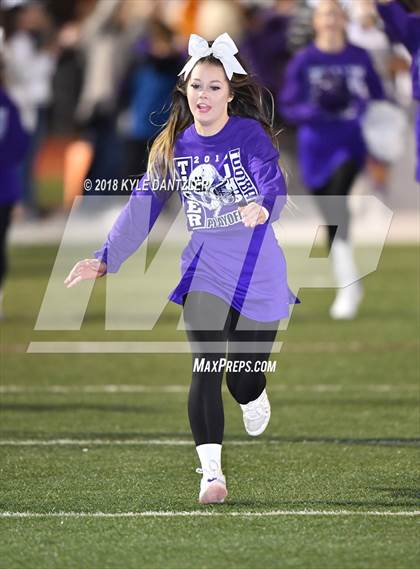 Thumbnail 3 in Jacksboro vs. Henrietta (UIL 3A Division 2 Region 2 Bi-District) photogallery.