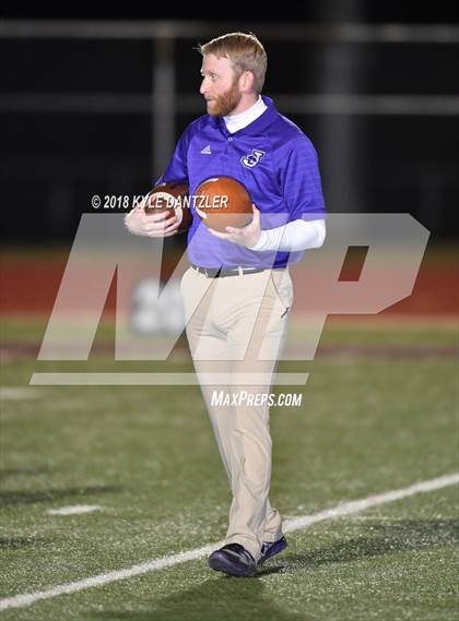 Thumbnail 2 in Jacksboro vs. Henrietta (UIL 3A Division 2 Region 2 Bi-District) photogallery.