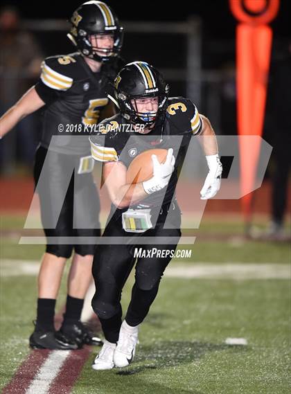 Thumbnail 3 in Jacksboro vs. Henrietta (UIL 3A Division 2 Region 2 Bi-District) photogallery.
