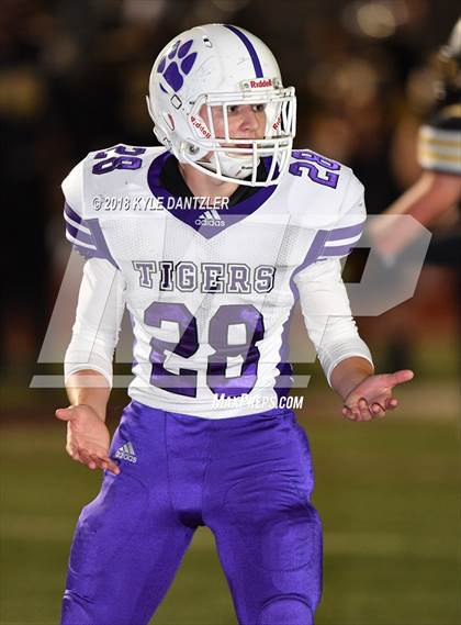 Thumbnail 1 in Jacksboro vs. Henrietta (UIL 3A Division 2 Region 2 Bi-District) photogallery.