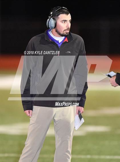 Thumbnail 1 in Jacksboro vs. Henrietta (UIL 3A Division 2 Region 2 Bi-District) photogallery.