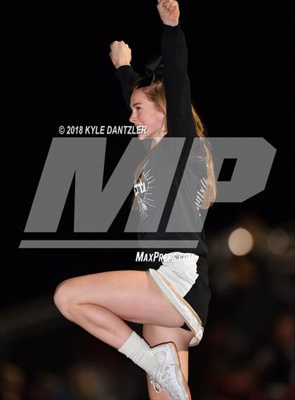 Thumbnail 2 in Jacksboro vs. Henrietta (UIL 3A Division 2 Region 2 Bi-District) photogallery.