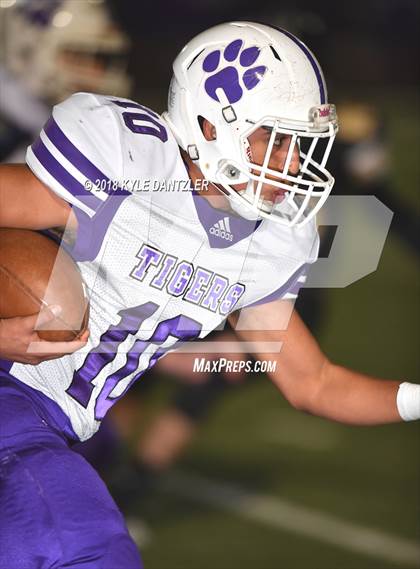 Thumbnail 3 in Jacksboro vs. Henrietta (UIL 3A Division 2 Region 2 Bi-District) photogallery.