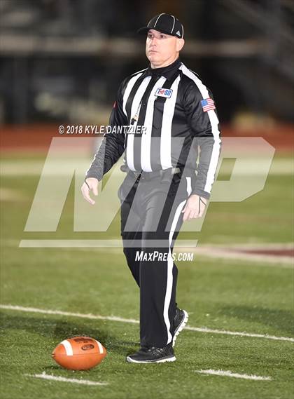 Thumbnail 1 in Jacksboro vs. Henrietta (UIL 3A Division 2 Region 2 Bi-District) photogallery.