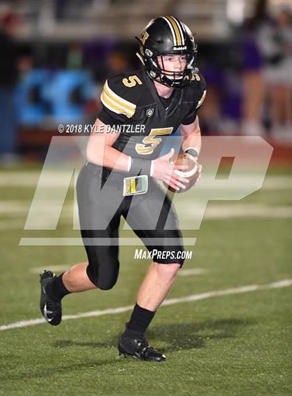 Thumbnail 3 in Jacksboro vs. Henrietta (UIL 3A Division 2 Region 2 Bi-District) photogallery.