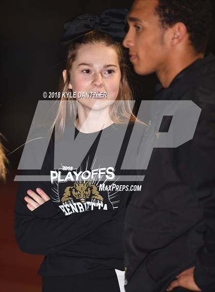 Thumbnail 3 in Jacksboro vs. Henrietta (UIL 3A Division 2 Region 2 Bi-District) photogallery.