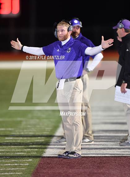 Thumbnail 1 in Jacksboro vs. Henrietta (UIL 3A Division 2 Region 2 Bi-District) photogallery.