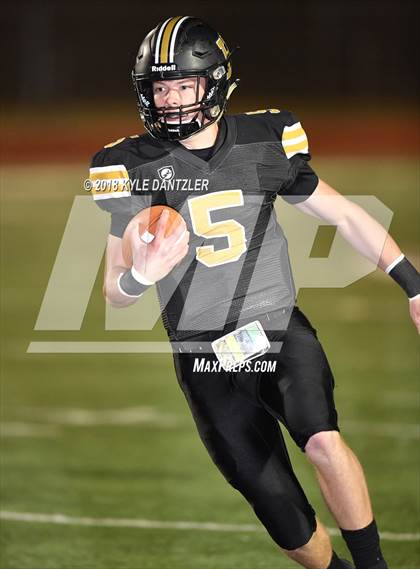 Thumbnail 3 in Jacksboro vs. Henrietta (UIL 3A Division 2 Region 2 Bi-District) photogallery.