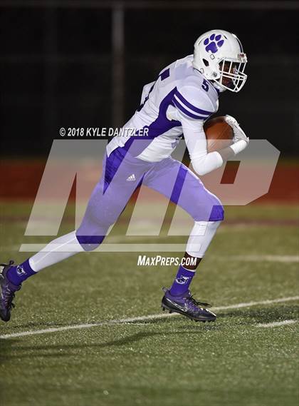 Thumbnail 1 in Jacksboro vs. Henrietta (UIL 3A Division 2 Region 2 Bi-District) photogallery.