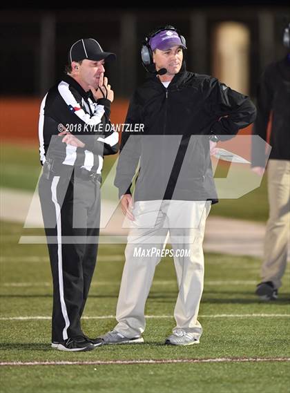 Thumbnail 2 in Jacksboro vs. Henrietta (UIL 3A Division 2 Region 2 Bi-District) photogallery.