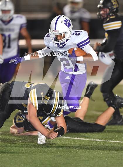 Thumbnail 3 in Jacksboro vs. Henrietta (UIL 3A Division 2 Region 2 Bi-District) photogallery.