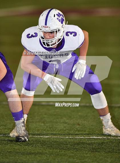 Thumbnail 2 in Jacksboro vs. Henrietta (UIL 3A Division 2 Region 2 Bi-District) photogallery.