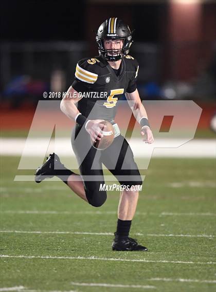 Thumbnail 3 in Jacksboro vs. Henrietta (UIL 3A Division 2 Region 2 Bi-District) photogallery.