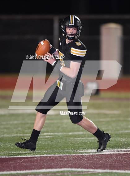Thumbnail 3 in Jacksboro vs. Henrietta (UIL 3A Division 2 Region 2 Bi-District) photogallery.