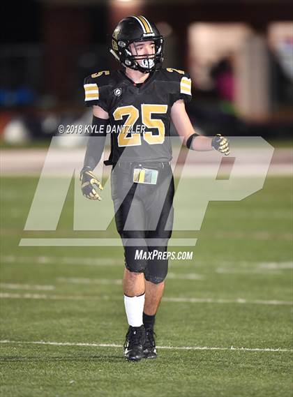 Thumbnail 3 in Jacksboro vs. Henrietta (UIL 3A Division 2 Region 2 Bi-District) photogallery.
