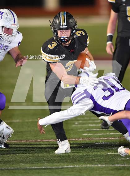 Thumbnail 1 in Jacksboro vs. Henrietta (UIL 3A Division 2 Region 2 Bi-District) photogallery.