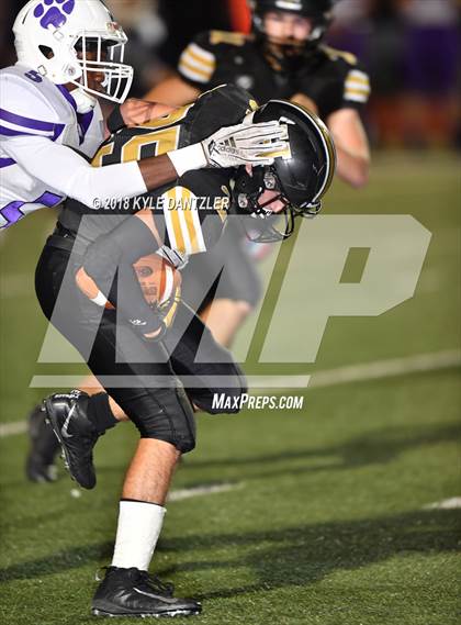 Thumbnail 2 in Jacksboro vs. Henrietta (UIL 3A Division 2 Region 2 Bi-District) photogallery.