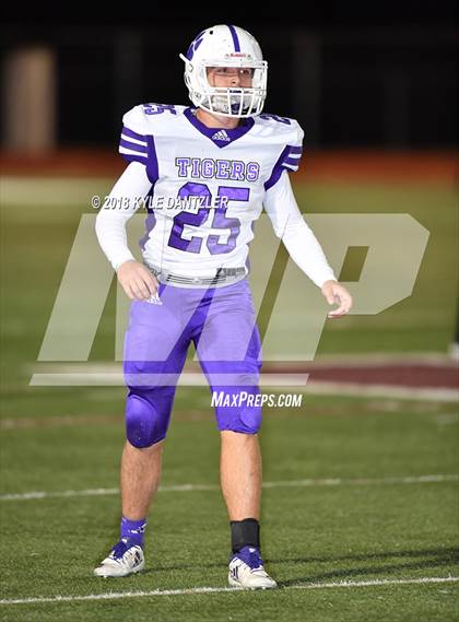 Thumbnail 1 in Jacksboro vs. Henrietta (UIL 3A Division 2 Region 2 Bi-District) photogallery.