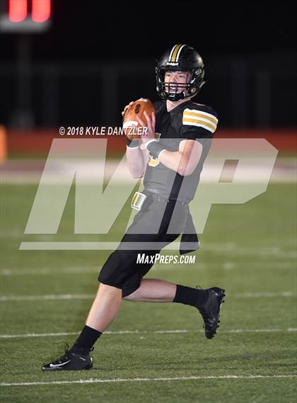 Thumbnail 1 in Jacksboro vs. Henrietta (UIL 3A Division 2 Region 2 Bi-District) photogallery.